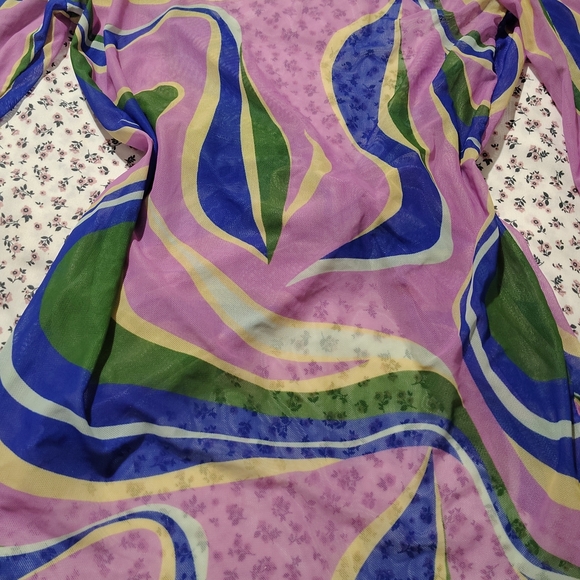 Colorful Swirl Patterned Top - Picture 5 of 8